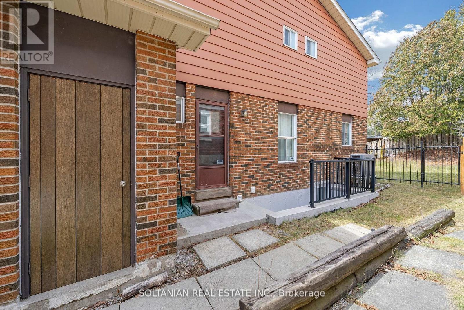 54 Braeburn Drive, Markham, Ontario  L3T 4W8 - Photo 44 - N12997200