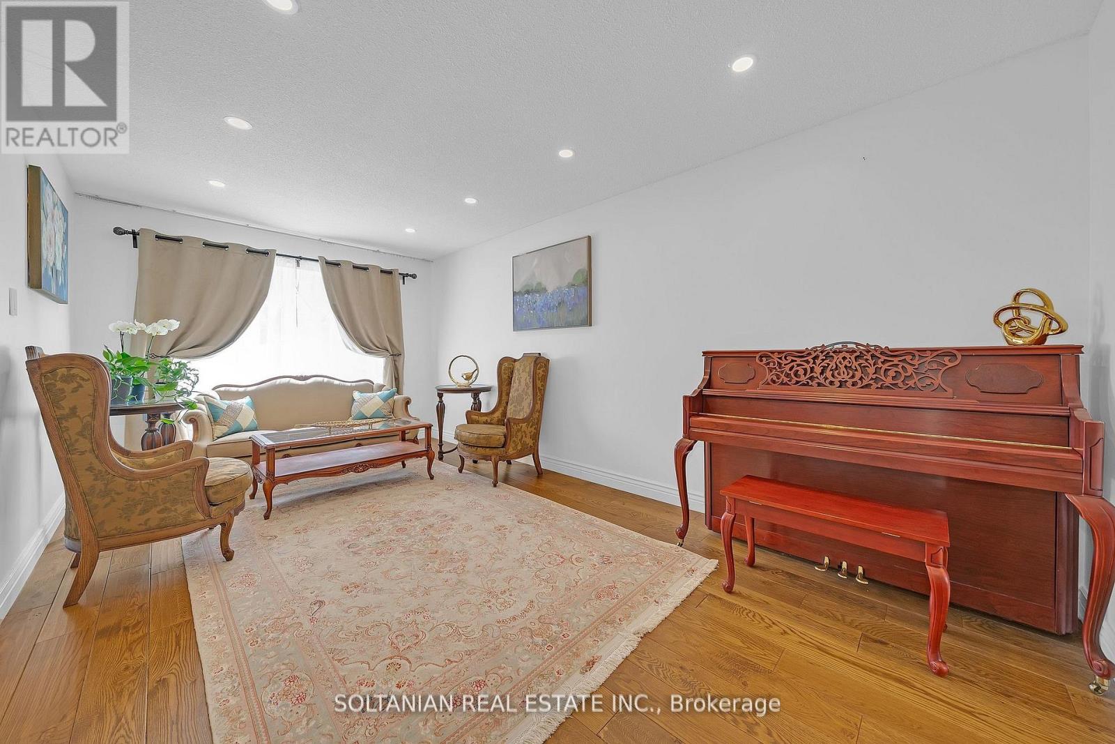 54 Braeburn Drive, Markham, Ontario  L3T 4W8 - Photo 6 - N12997200