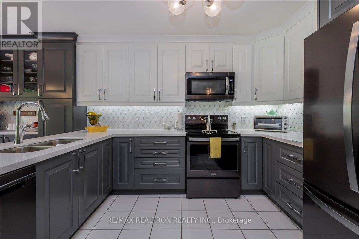 44 Columbia Road, Barrie, Ontario  L4N 8C6 - Photo 10 - S12735078