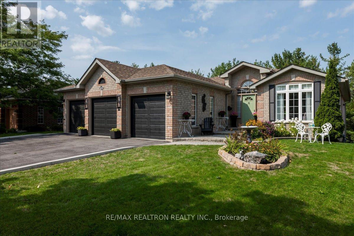 44 Columbia Road, Barrie, Ontario  L4N 8C6 - Photo 2 - S12735078