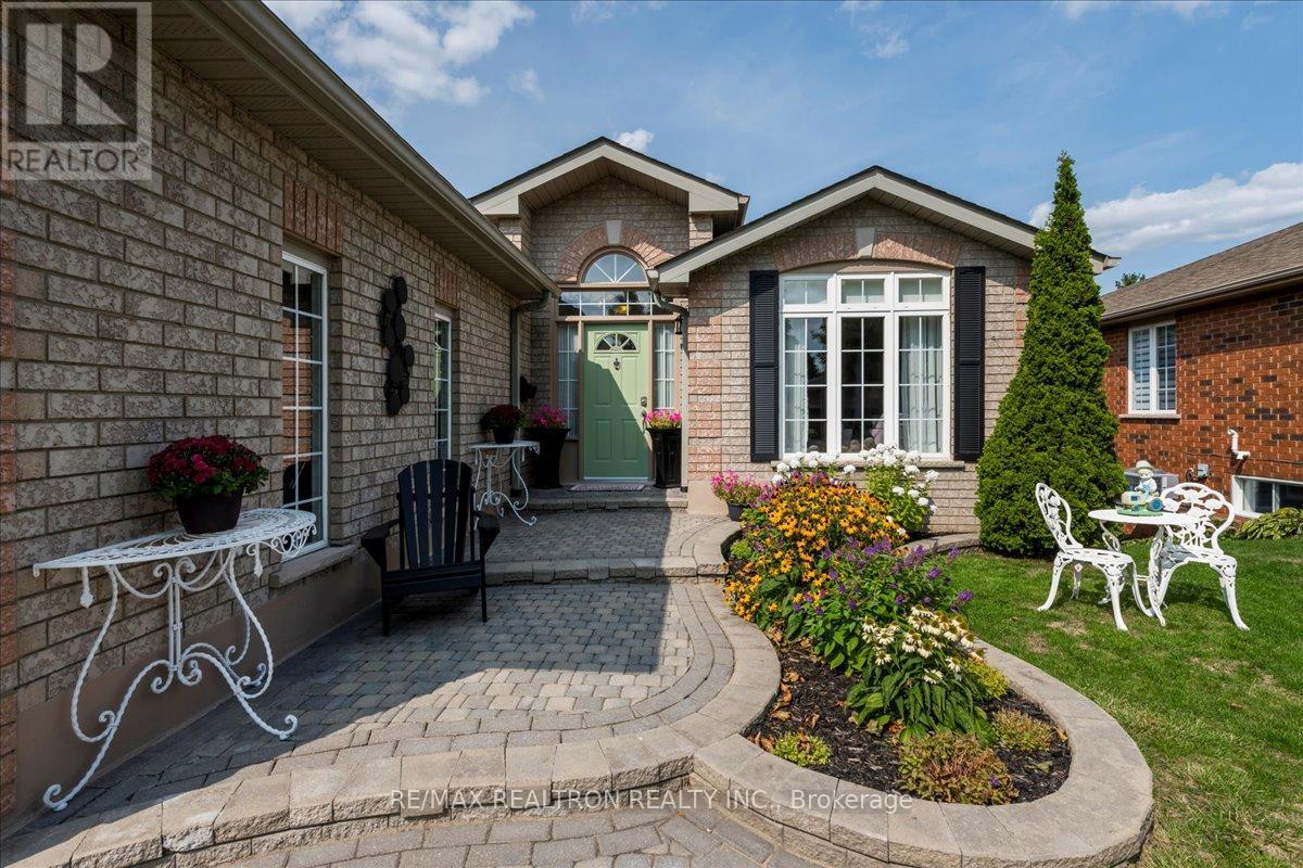 44 Columbia Road, Barrie, Ontario  L4N 8C6 - Photo 3 - S12735078