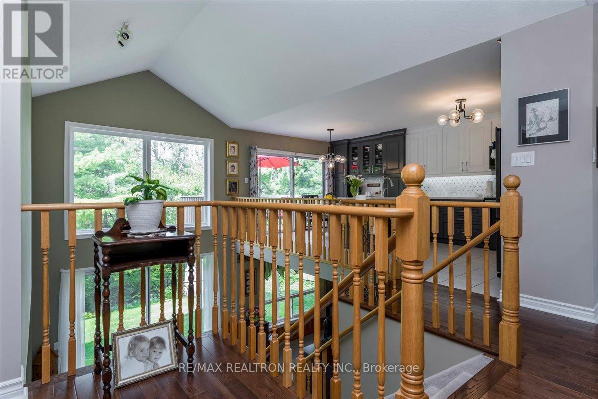 44 Columbia Road, Barrie, Ontario  L4N 8C6 - Photo 8 - S12735078