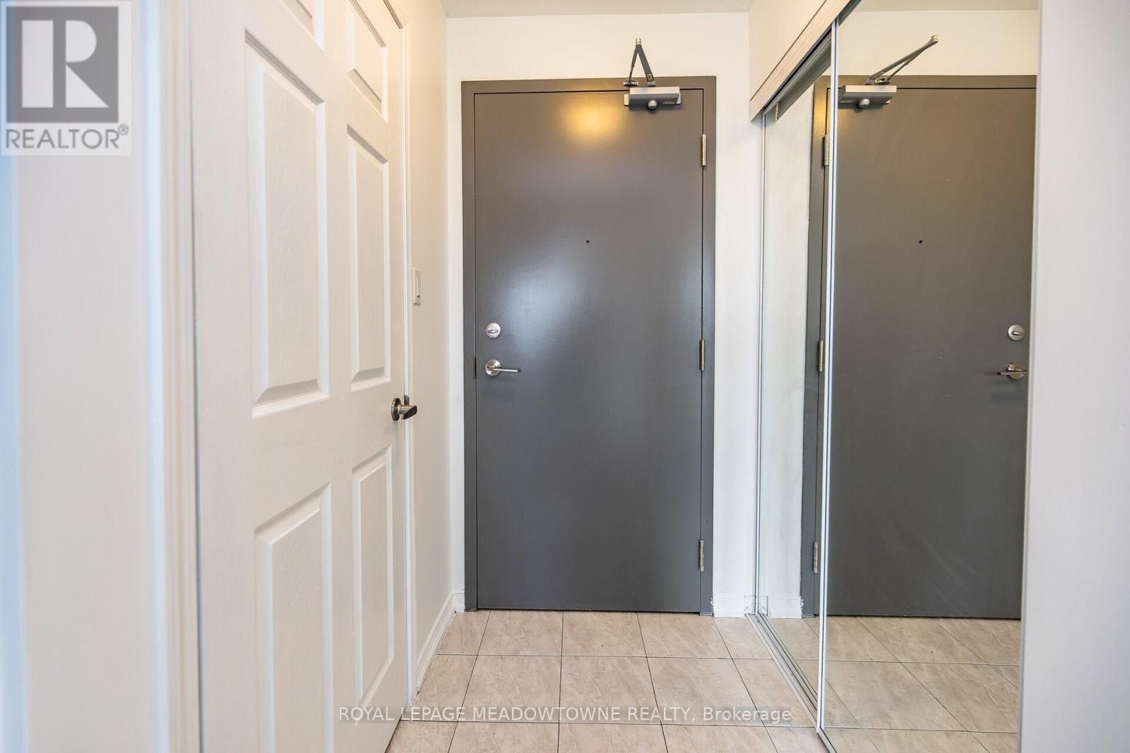 407 - 50 Sky Harbour Drive, Brampton, Ontario  L6Y 6B8 - Photo 4 - W12996988