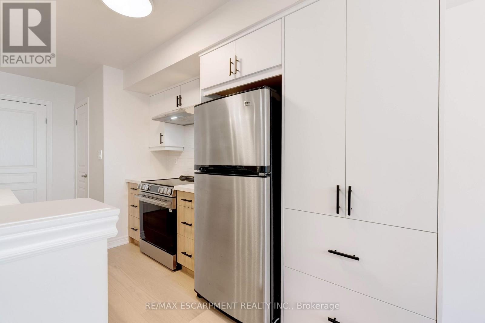 628 Garibaldi Common, Burlington, Ontario  L7L 0E2 - Photo 13 - W12997002