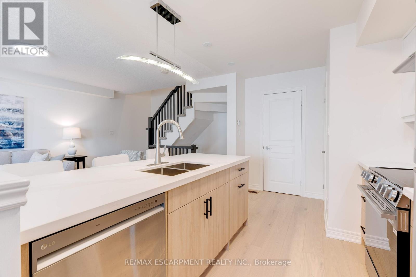 628 Garibaldi Common, Burlington, Ontario  L7L 0E2 - Photo 15 - W12997002