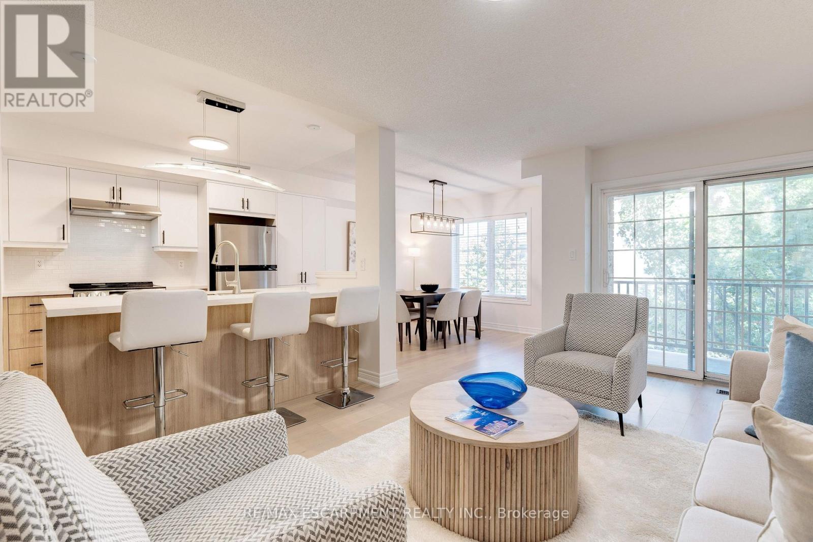 628 Garibaldi Common, Burlington, Ontario  L7L 0E2 - Photo 5 - W12997002