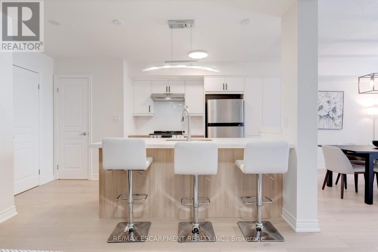 628 Garibaldi Common, Burlington, Ontario  L7L 0E2 - Photo 8 - W12997002