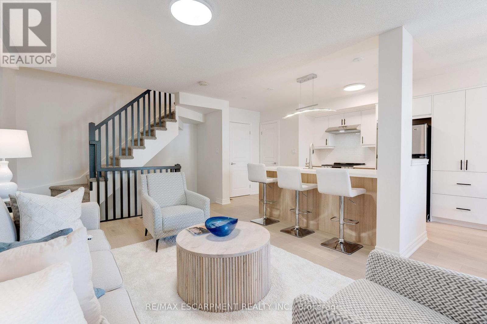 628 Garibaldi Common, Burlington, Ontario  L7L 0E2 - Photo 9 - W12997002