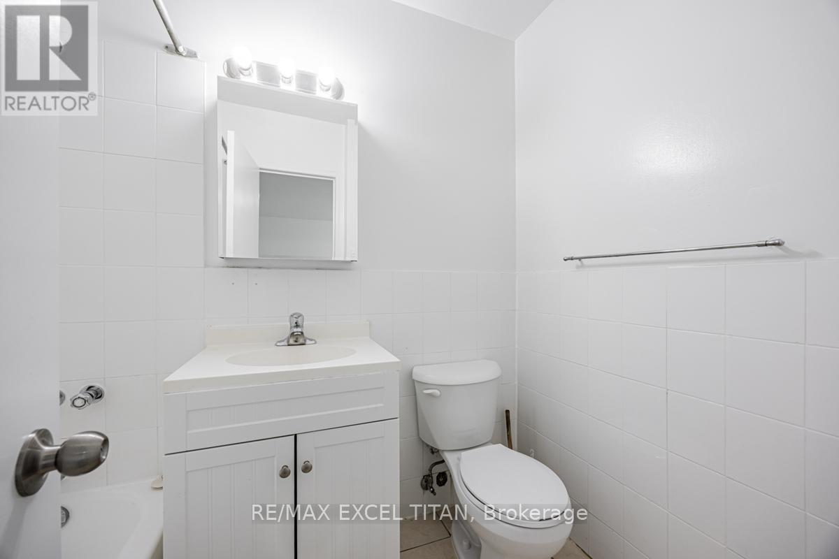 106 - 4 Hill Heights Road, Toronto, Ontario  M8Y 1Z1 - Photo 14 - W12997004