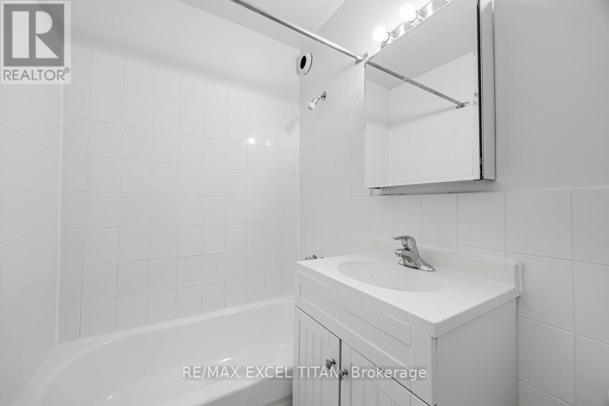 106 - 4 Hill Heights Road, Toronto, Ontario  M8Y 1Z1 - Photo 15 - W12997004