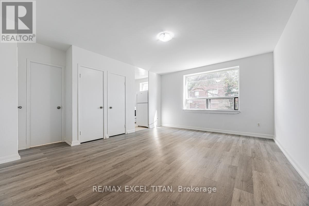 106 - 4 Hill Heights Road, Toronto, Ontario  M8Y 1Z1 - Photo 4 - W12997004