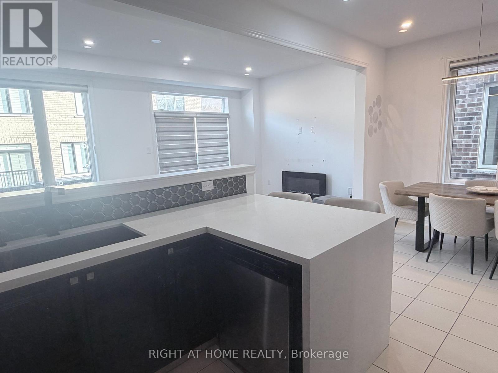 (Upper) - 46 Boathouse Road, Brampton, Ontario  L7A 5B7 - Photo 10 - W12997030