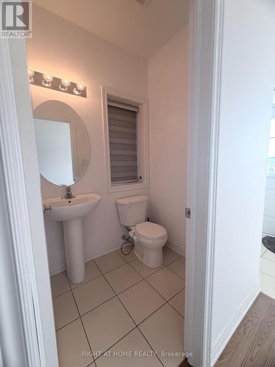 (Upper) - 46 Boathouse Road, Brampton, Ontario  L7A 5B7 - Photo 4 - W12997030