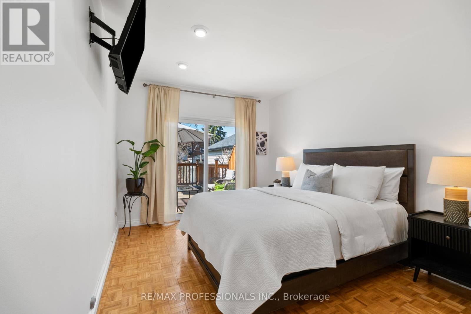 82 Fifth Street, Toronto, Ontario  M8V 2Z3 - Photo 11 - W12997082