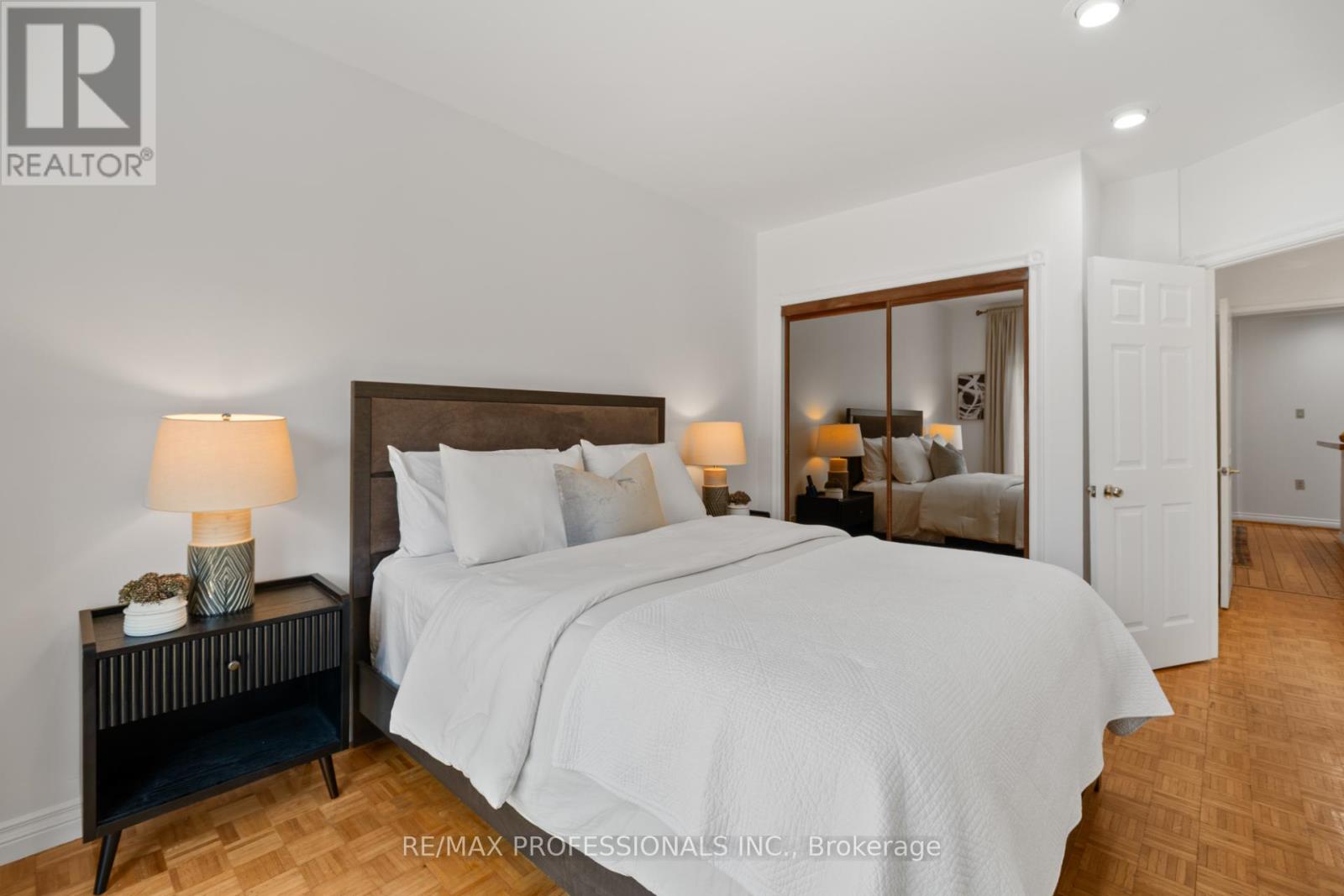 82 Fifth Street, Toronto, Ontario  M8V 2Z3 - Photo 12 - W12997082