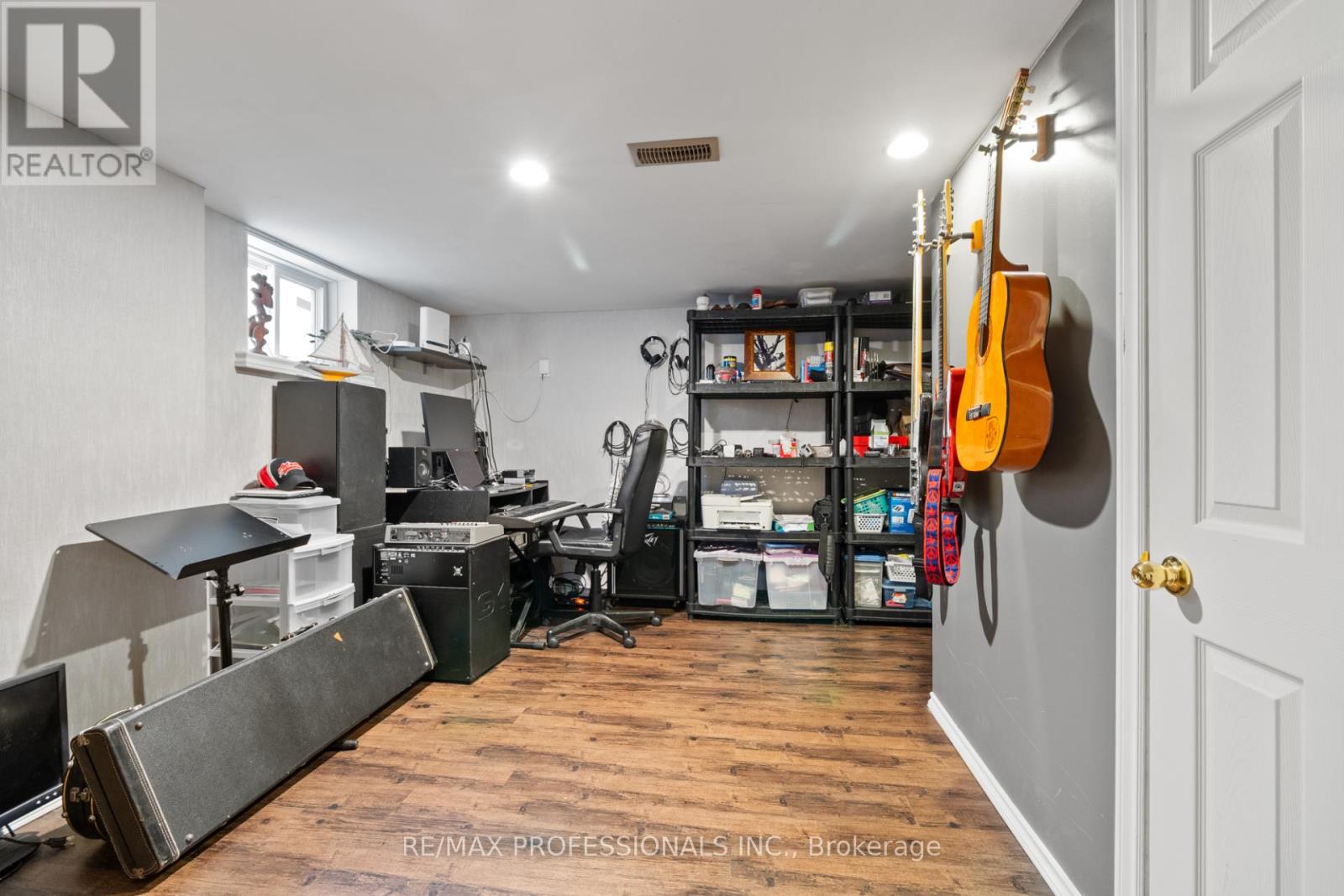 82 Fifth Street, Toronto, Ontario  M8V 2Z3 - Photo 17 - W12997082