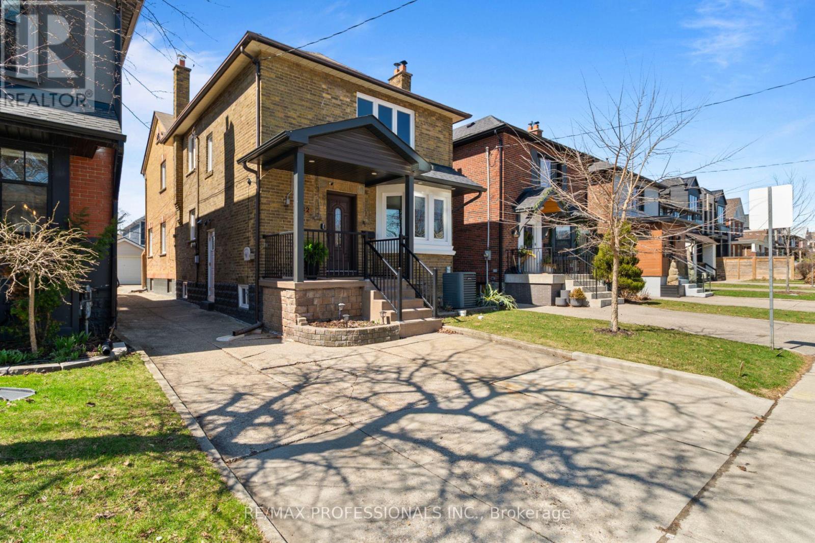 82 Fifth Street, Toronto, Ontario  M8V 2Z3 - Photo 2 - W12997082