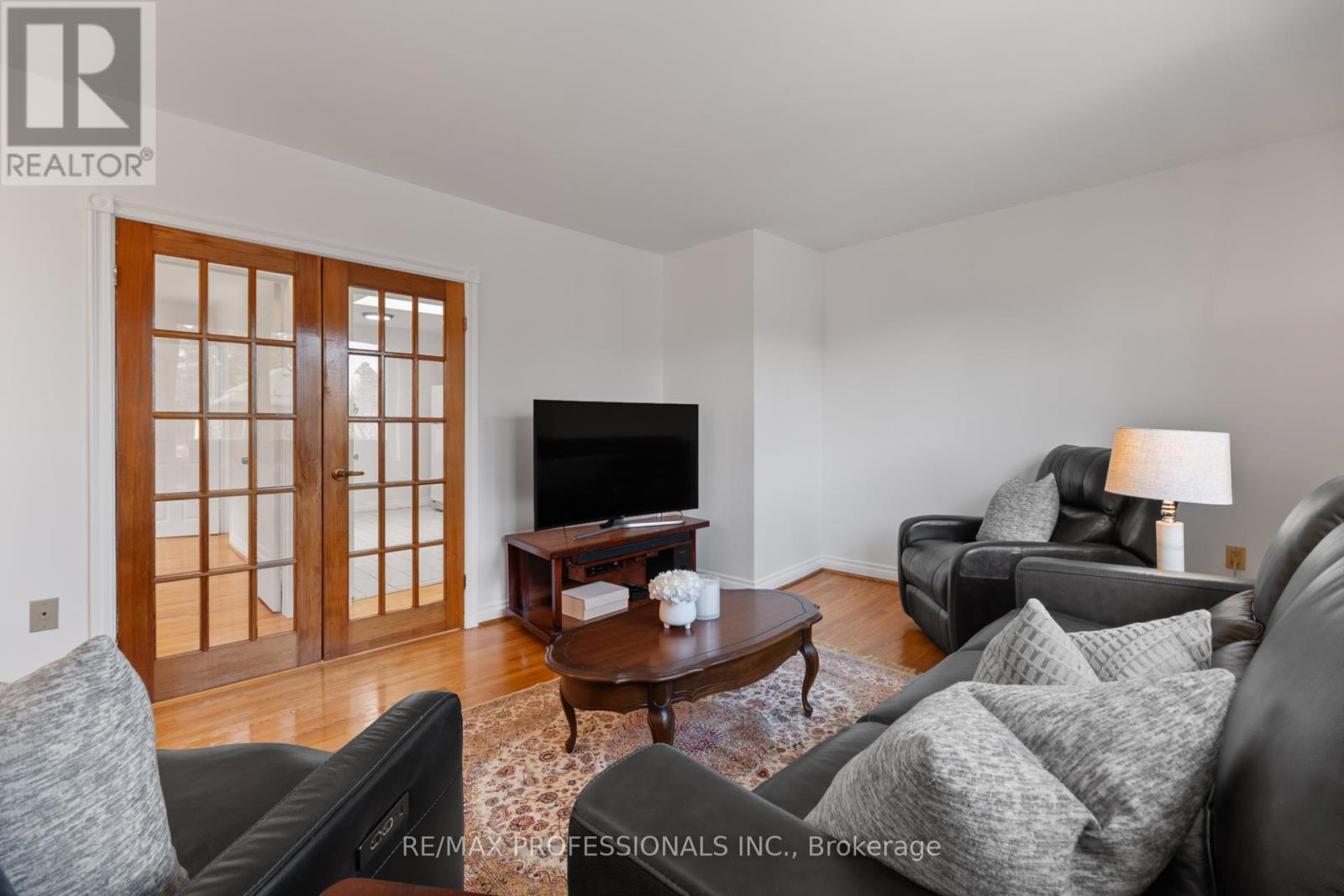 82 Fifth Street, Toronto, Ontario  M8V 2Z3 - Photo 24 - W12997082