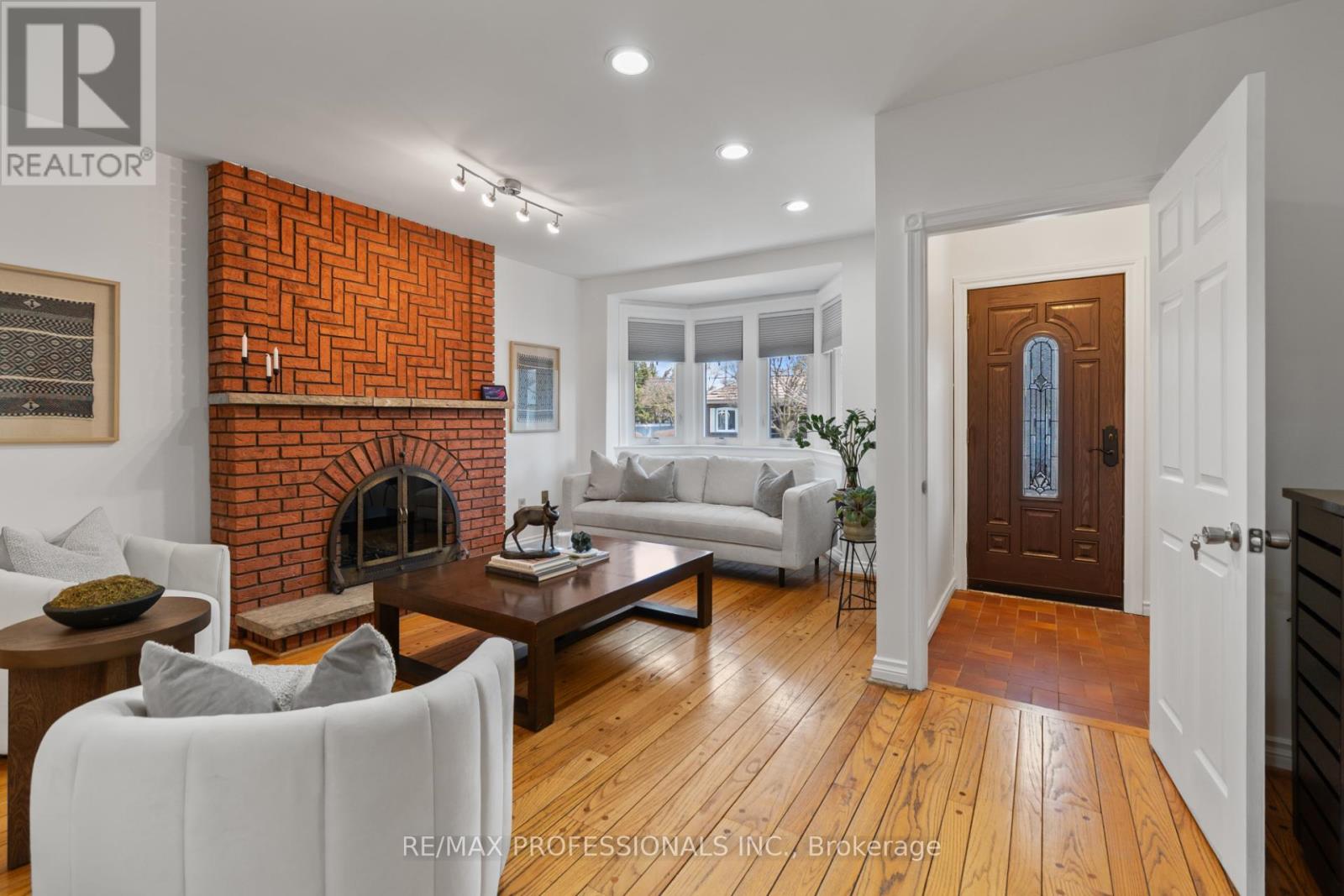 82 Fifth Street, Toronto, Ontario  M8V 2Z3 - Photo 3 - W12997082