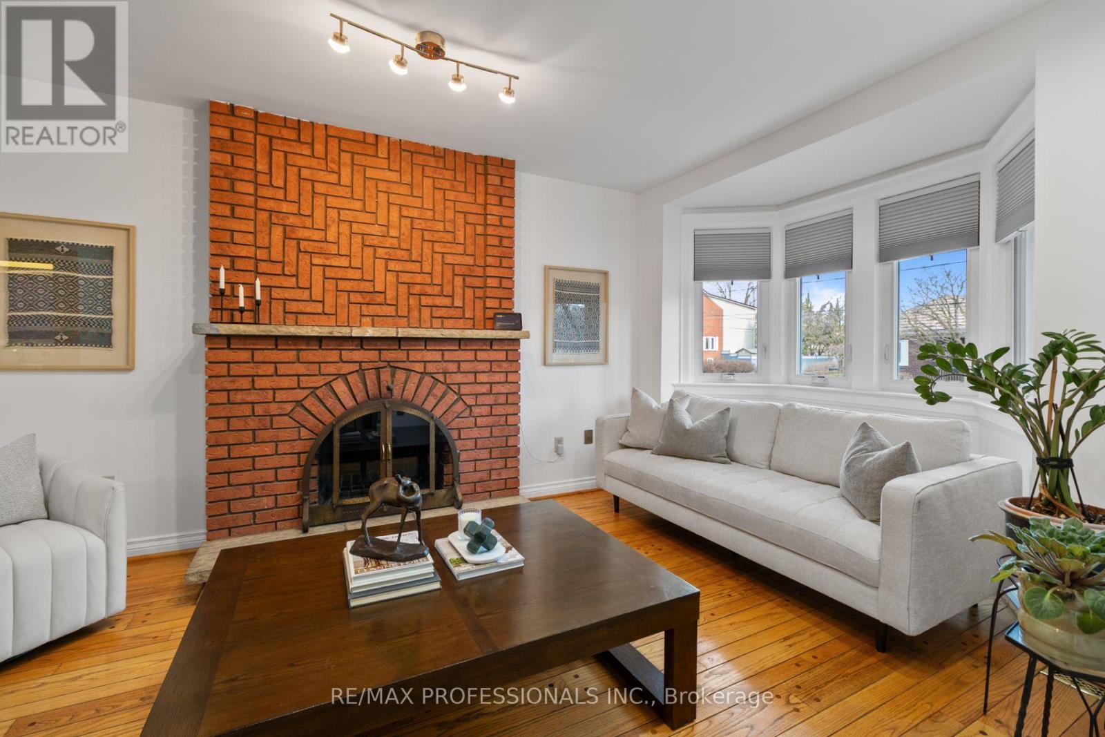 82 Fifth Street, Toronto, Ontario  M8V 2Z3 - Photo 4 - W12997082