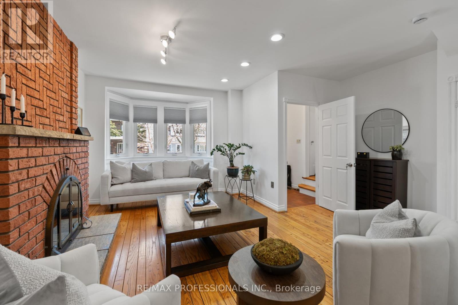 82 Fifth Street, Toronto, Ontario  M8V 2Z3 - Photo 5 - W12997082