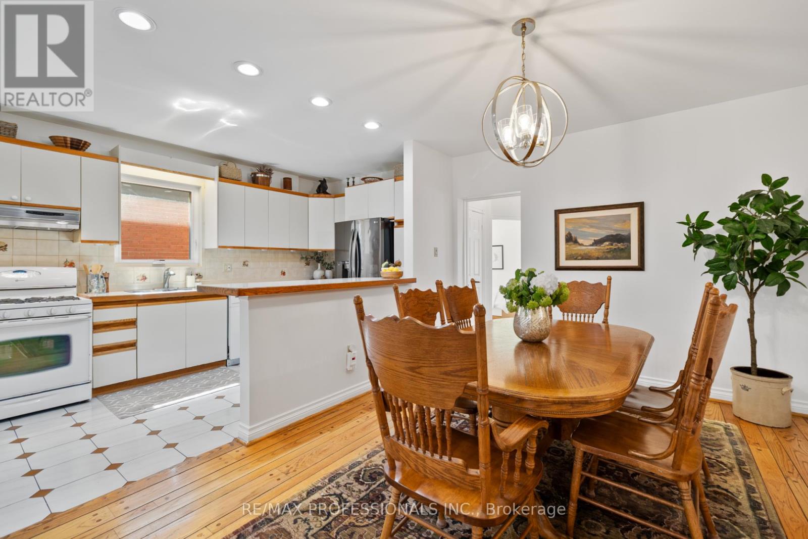 82 Fifth Street, Toronto, Ontario  M8V 2Z3 - Photo 8 - W12997082