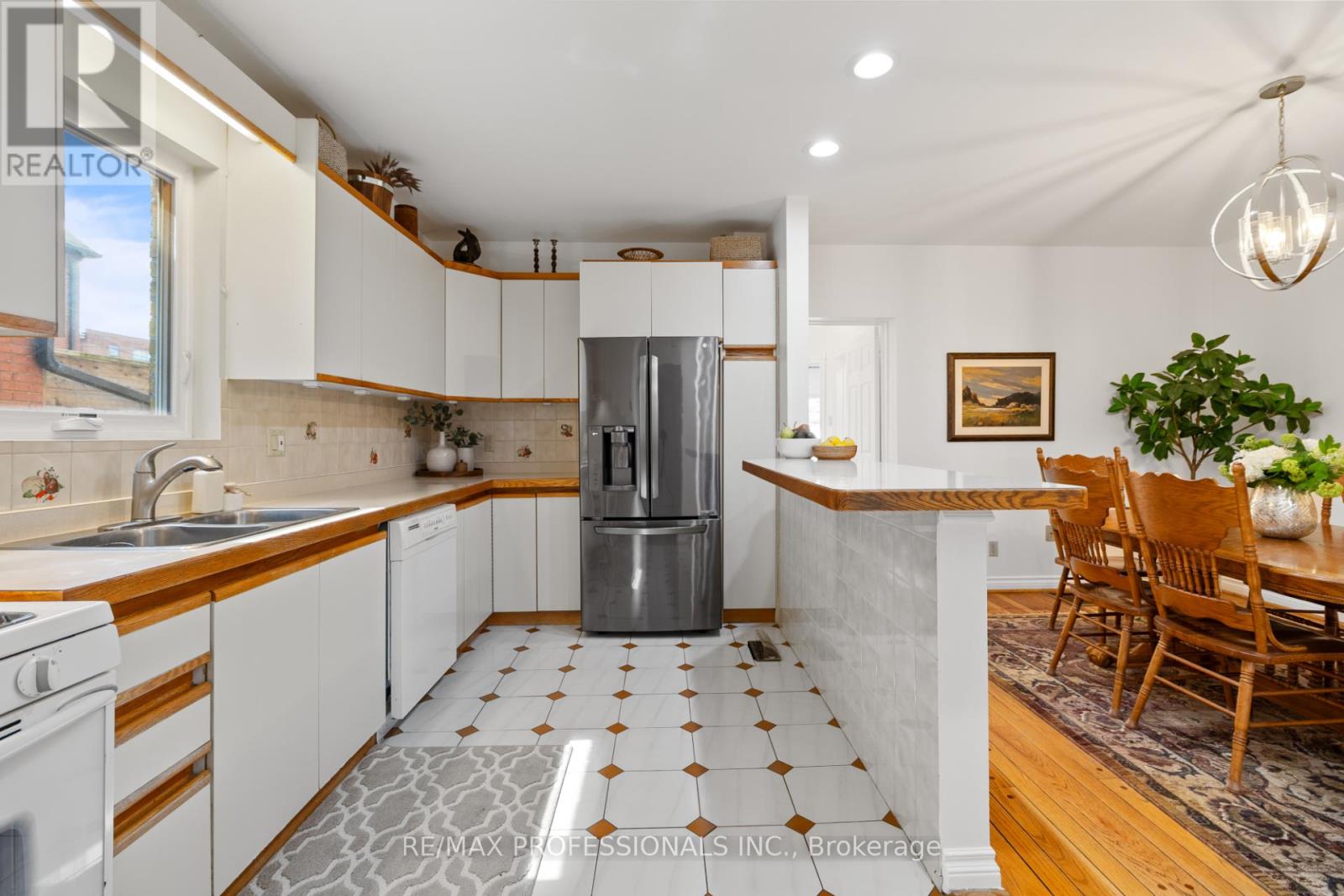 82 Fifth Street, Toronto, Ontario  M8V 2Z3 - Photo 9 - W12997082