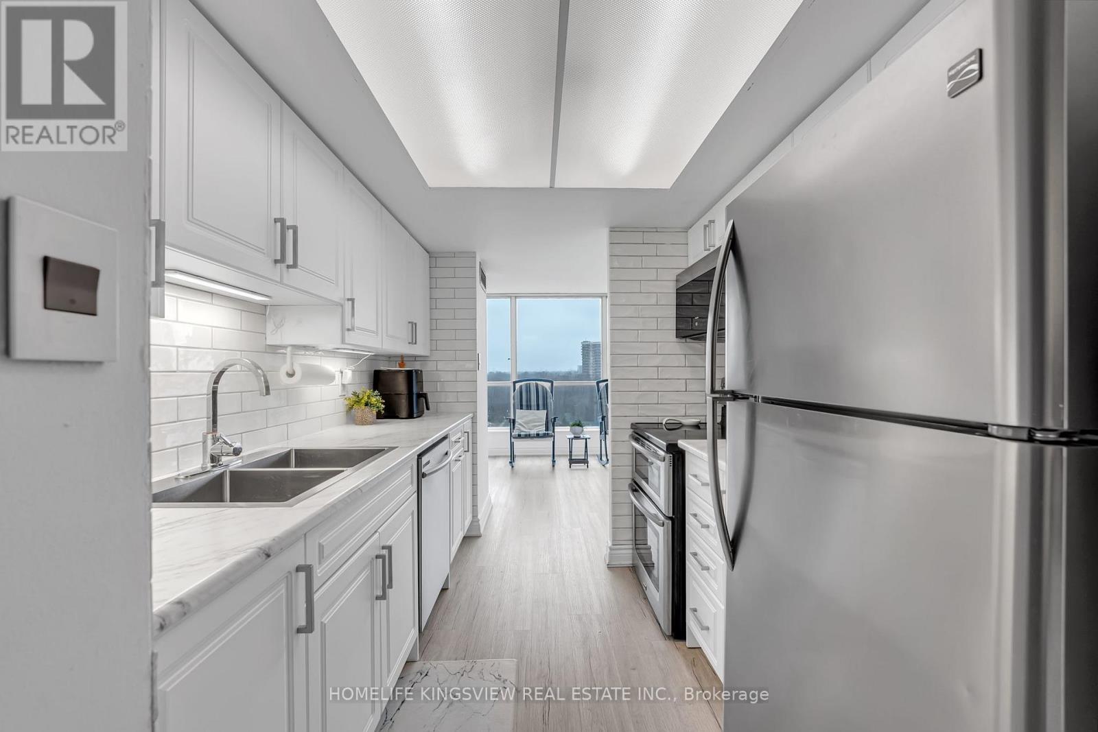 806 - 1 Rowntree Road, Toronto, Ontario  M9V 5G7 - Photo 16 - W12997088