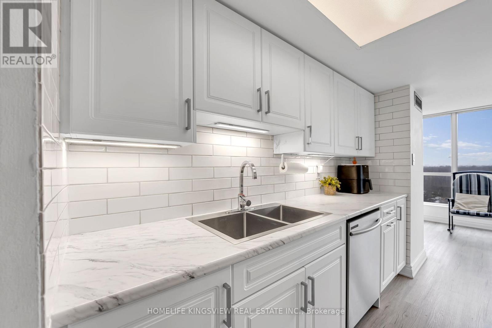 806 - 1 Rowntree Road, Toronto, Ontario  M9V 5G7 - Photo 17 - W12997088