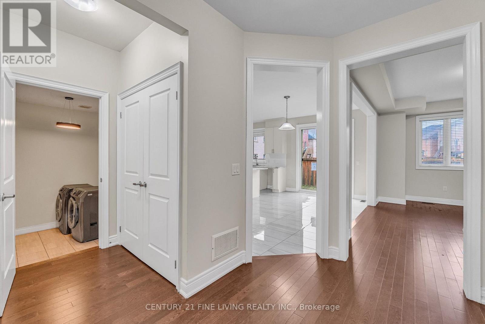 64 George Gray Drive, Brampton, Ontario  L6R 4B4 - Photo 8 - W12997108