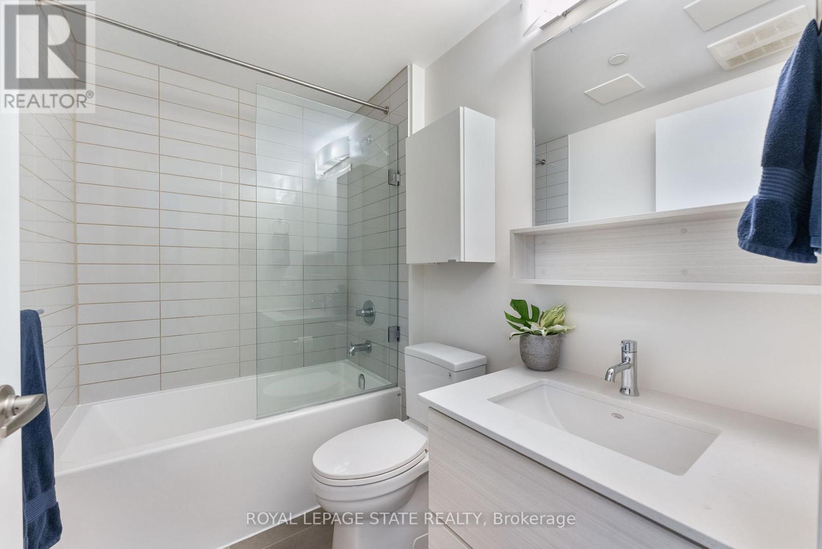 202 - 340 Plains Road E, Burlington, Ontario  L7T 0C2 - Photo 13 - W12997110