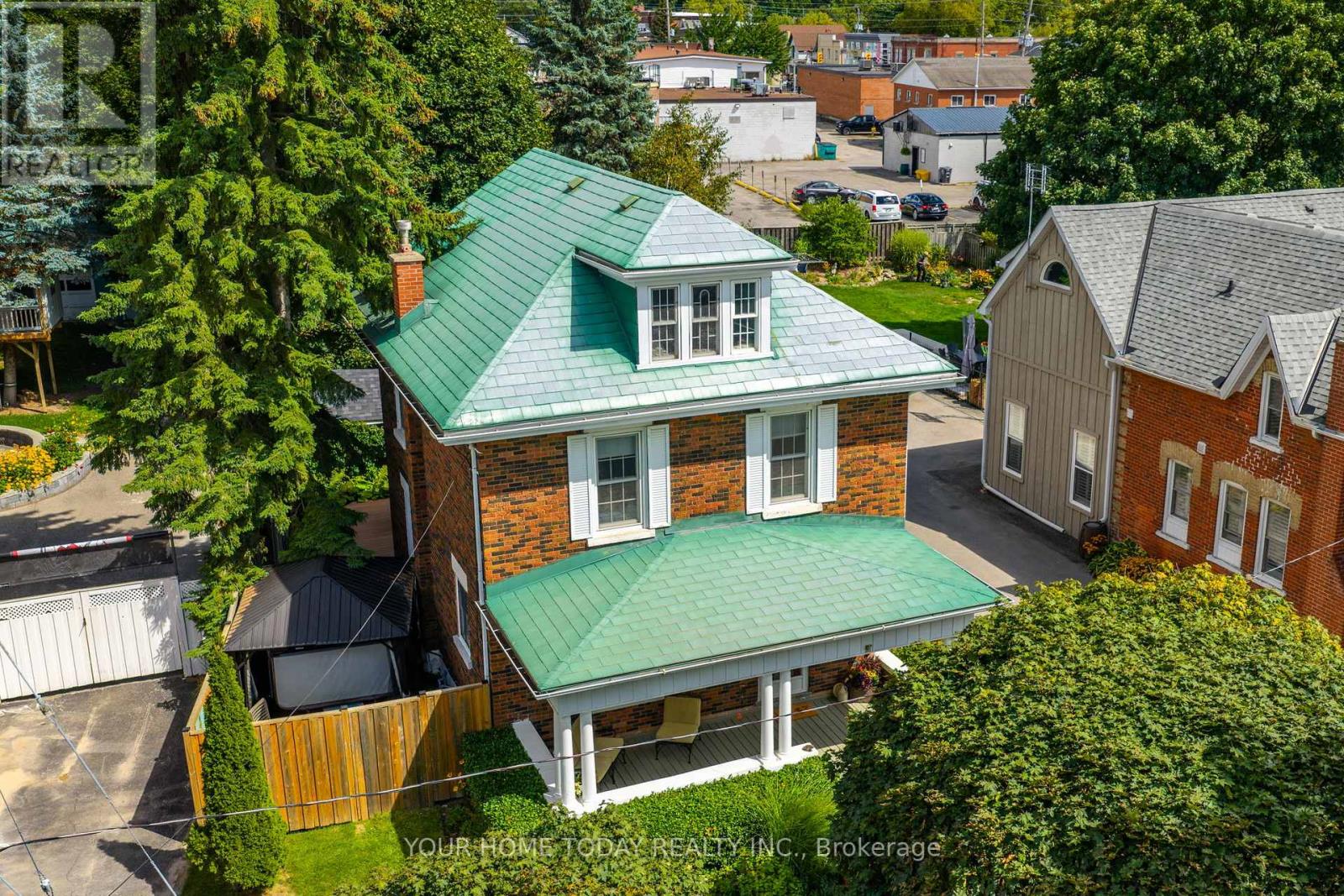 17 Park Avenue, Halton Hills, Ontario  L7J 1Y3 - Photo 2 - W12997112