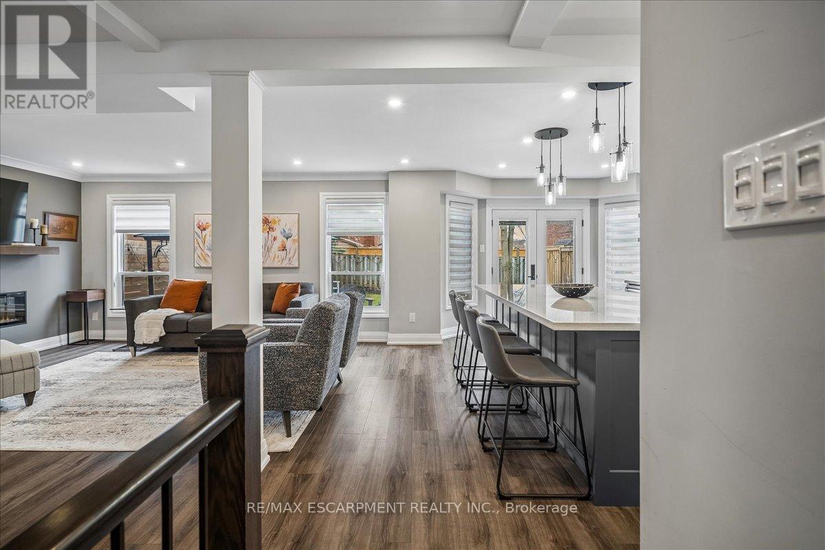 1083 Old Oak Drive, Oakville, Ontario  L6M 3K4 - Photo 10 - W12997130