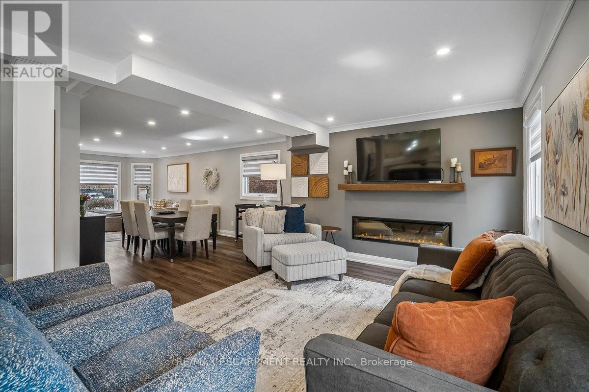 1083 Old Oak Drive, Oakville, Ontario  L6M 3K4 - Photo 16 - W12997130