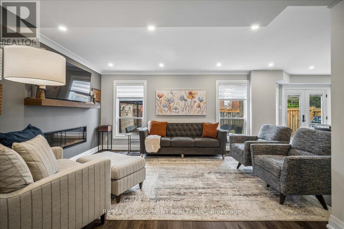 1083 Old Oak Drive, Oakville, Ontario  L6M 3K4 - Photo 17 - W12997130