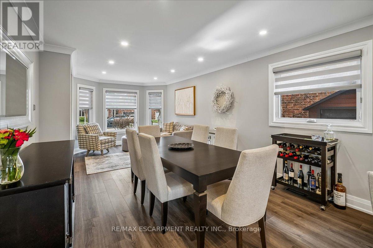 1083 Old Oak Drive, Oakville, Ontario  L6M 3K4 - Photo 19 - W12997130