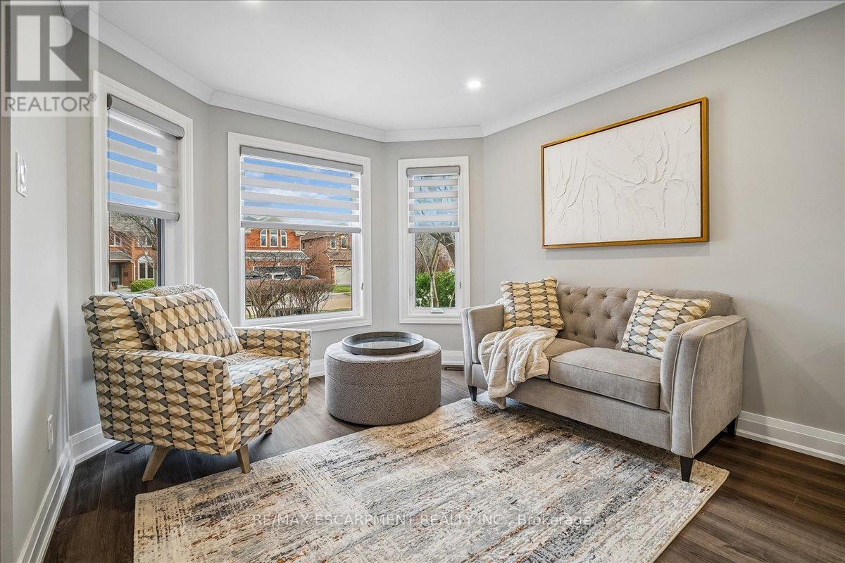 1083 Old Oak Drive, Oakville, Ontario  L6M 3K4 - Photo 20 - W12997130