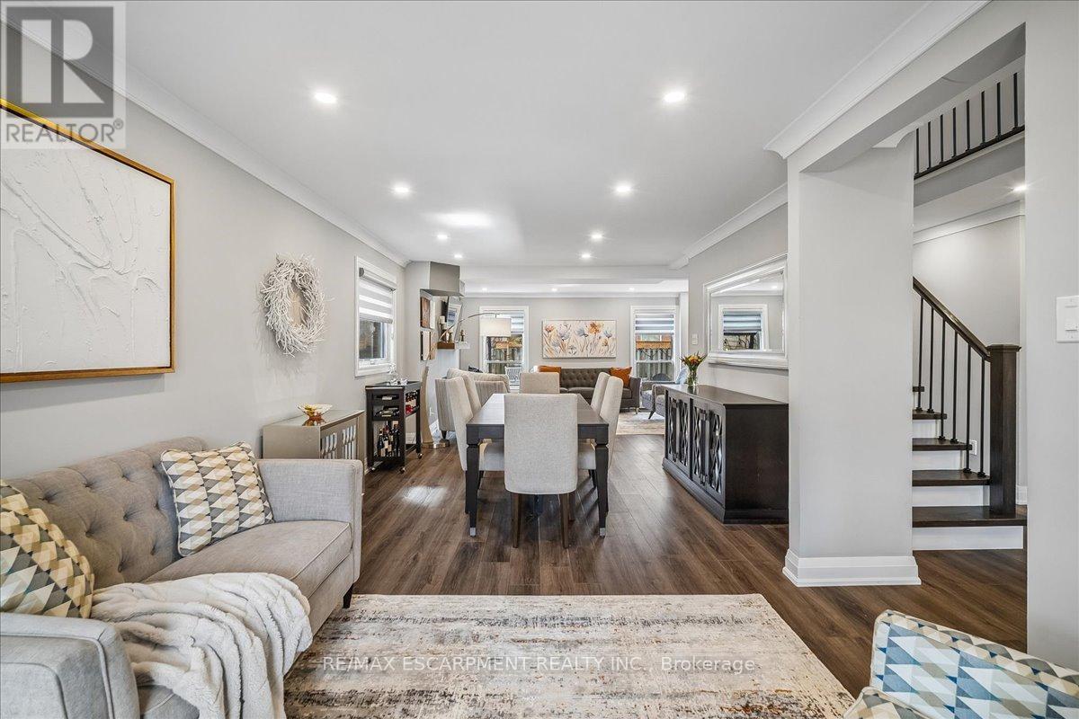 1083 Old Oak Drive, Oakville, Ontario  L6M 3K4 - Photo 21 - W12997130