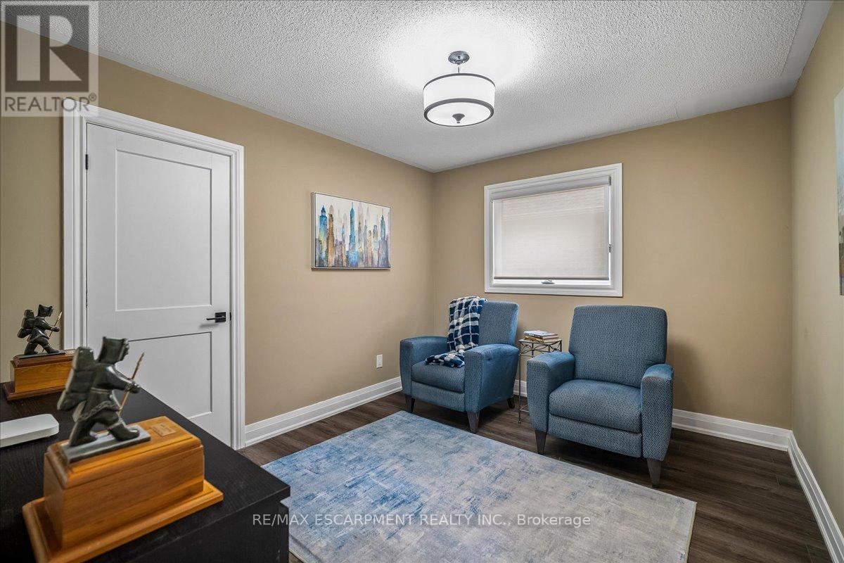 1083 Old Oak Drive, Oakville, Ontario  L6M 3K4 - Photo 29 - W12997130