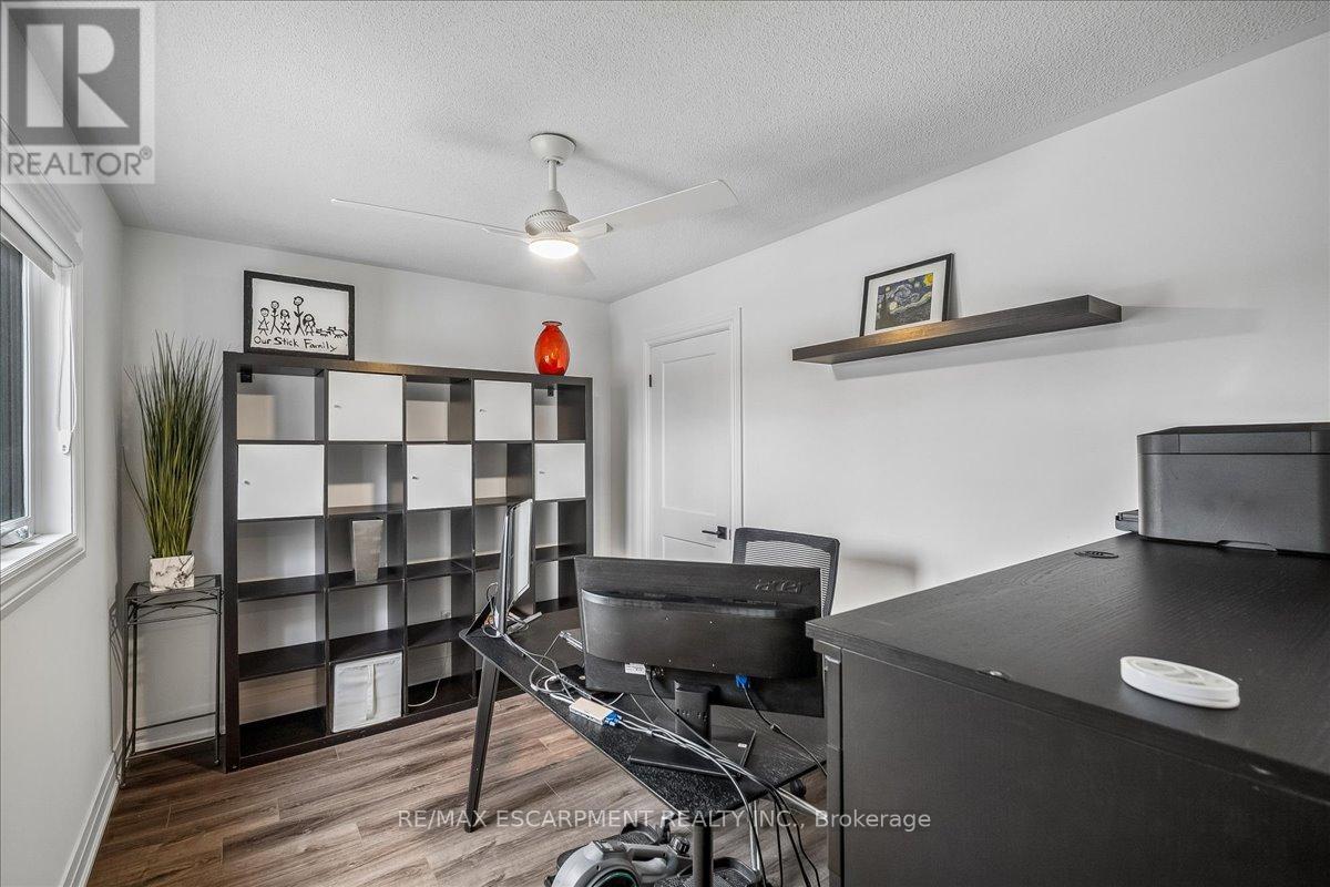 1083 Old Oak Drive, Oakville, Ontario  L6M 3K4 - Photo 32 - W12997130