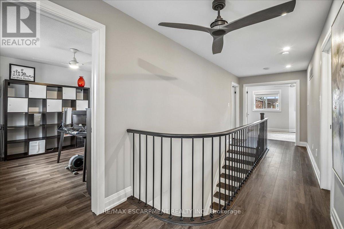 1083 Old Oak Drive, Oakville, Ontario  L6M 3K4 - Photo 33 - W12997130