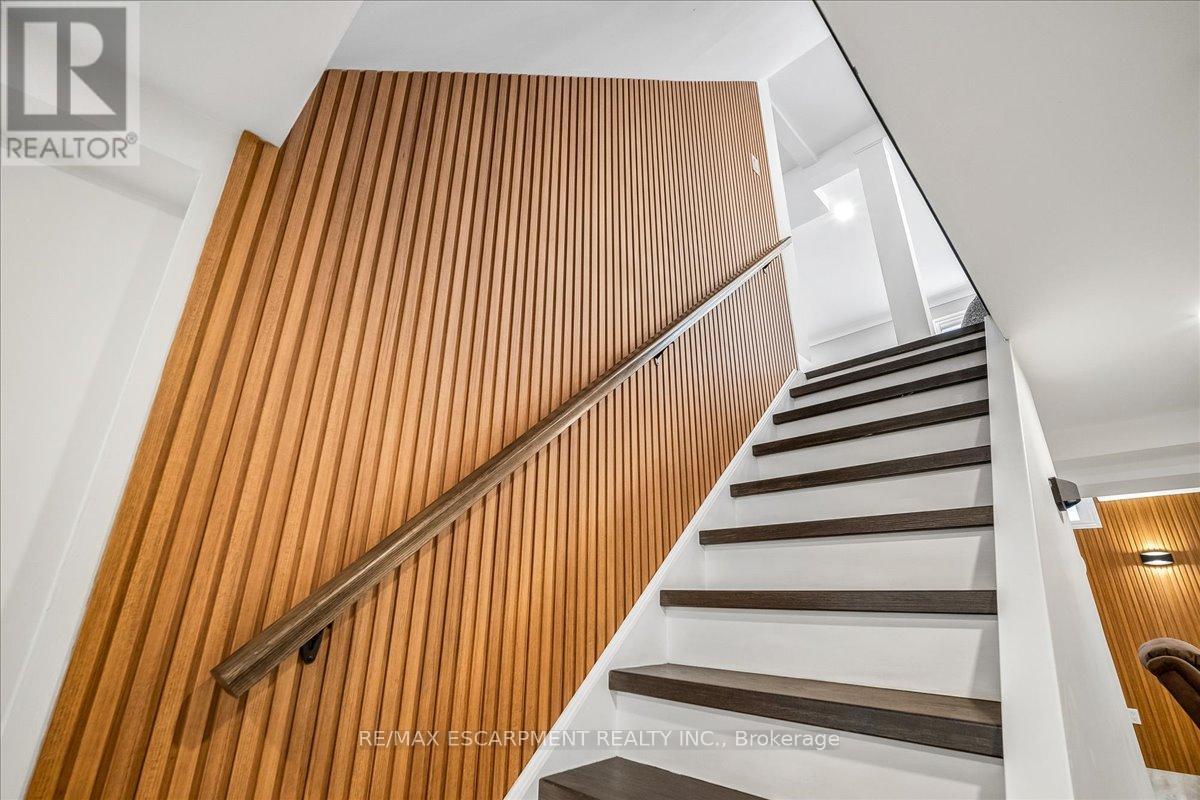 1083 Old Oak Drive, Oakville, Ontario  L6M 3K4 - Photo 34 - W12997130