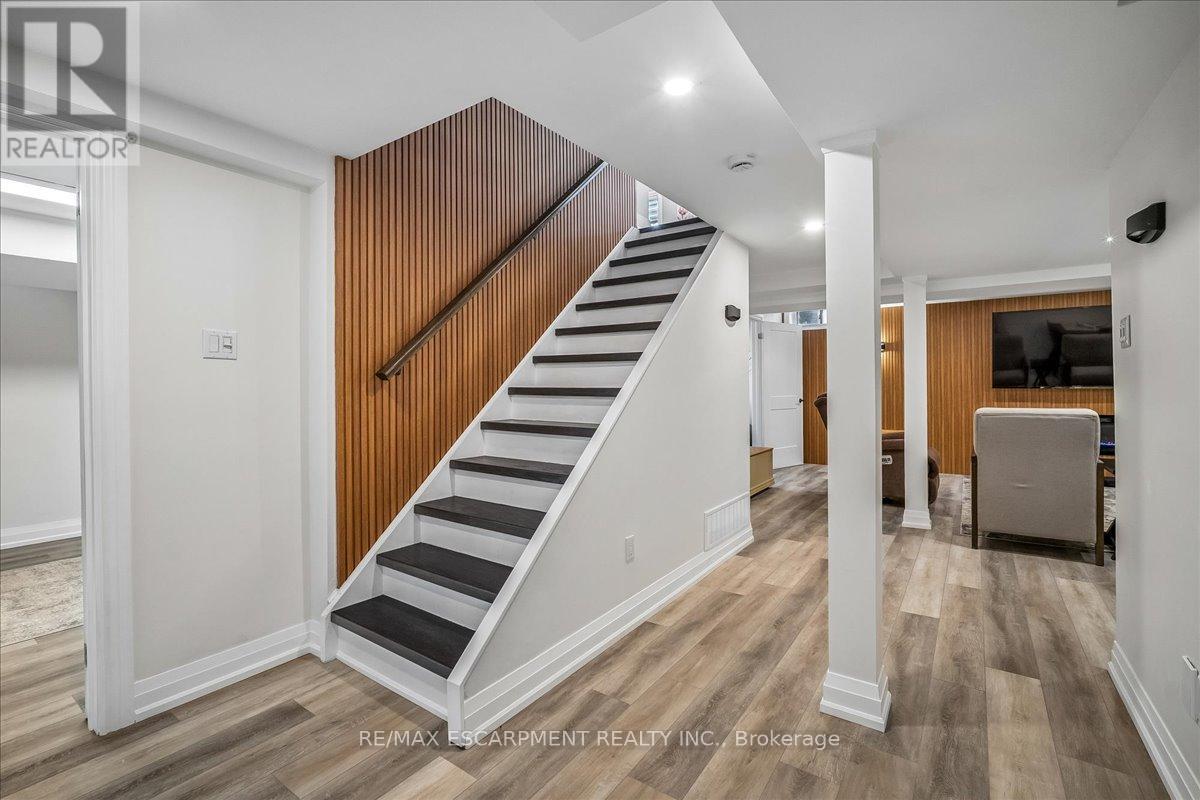 1083 Old Oak Drive, Oakville, Ontario  L6M 3K4 - Photo 35 - W12997130