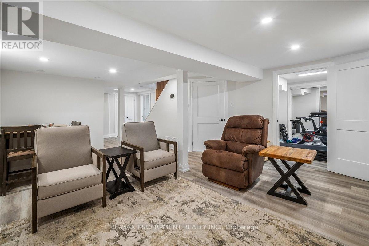 1083 Old Oak Drive, Oakville, Ontario  L6M 3K4 - Photo 36 - W12997130