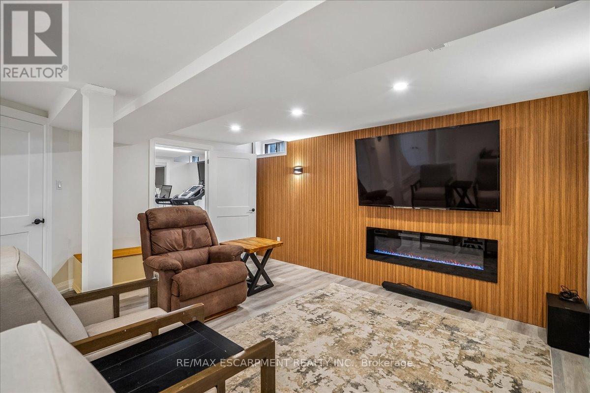 1083 Old Oak Drive, Oakville, Ontario  L6M 3K4 - Photo 37 - W12997130