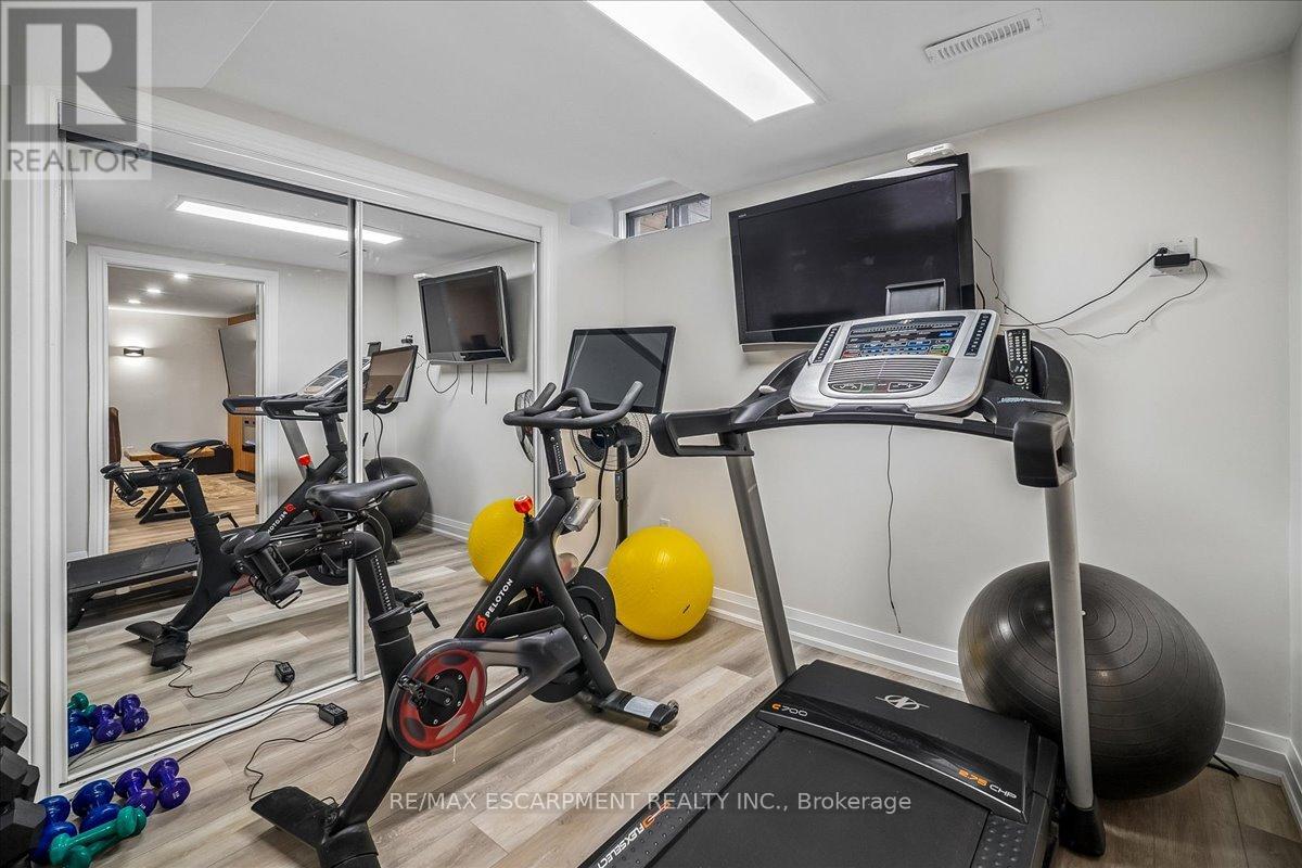 1083 Old Oak Drive, Oakville, Ontario  L6M 3K4 - Photo 38 - W12997130