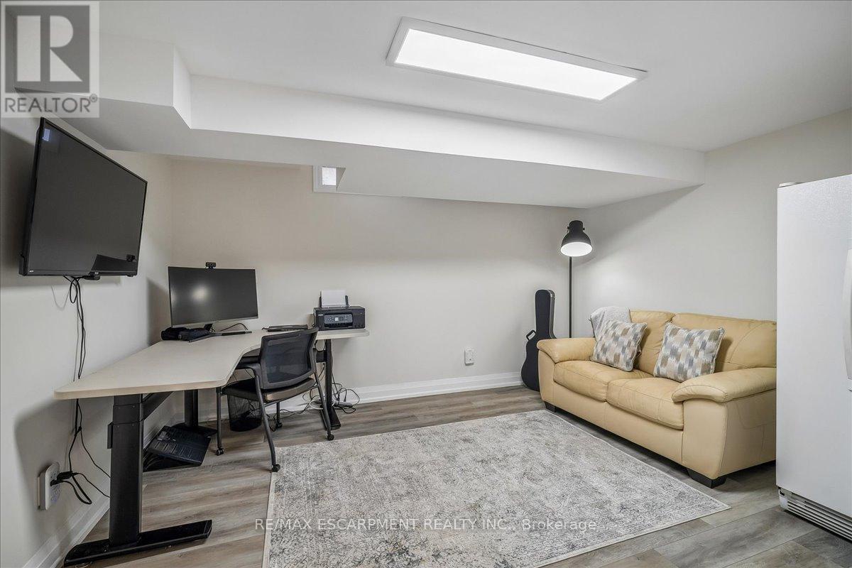 1083 Old Oak Drive, Oakville, Ontario  L6M 3K4 - Photo 39 - W12997130