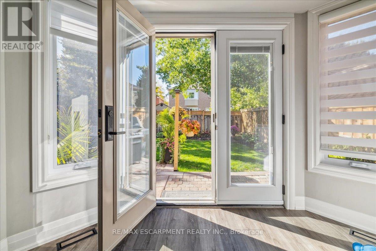 1083 Old Oak Drive, Oakville, Ontario  L6M 3K4 - Photo 40 - W12997130