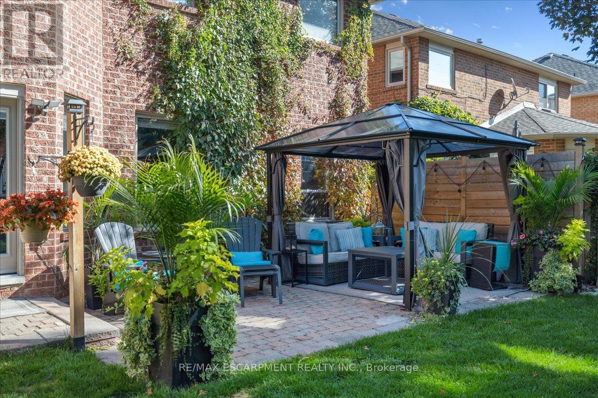 1083 Old Oak Drive, Oakville, Ontario  L6M 3K4 - Photo 41 - W12997130