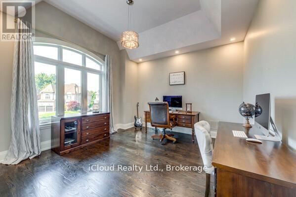 962 Fredonia Drive, Mississauga, Ontario  L5C 2W4 - Photo 18 - W12997132